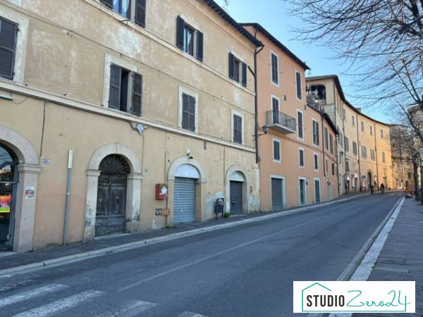 Locale commerciale in vendita a Narni, centro storico