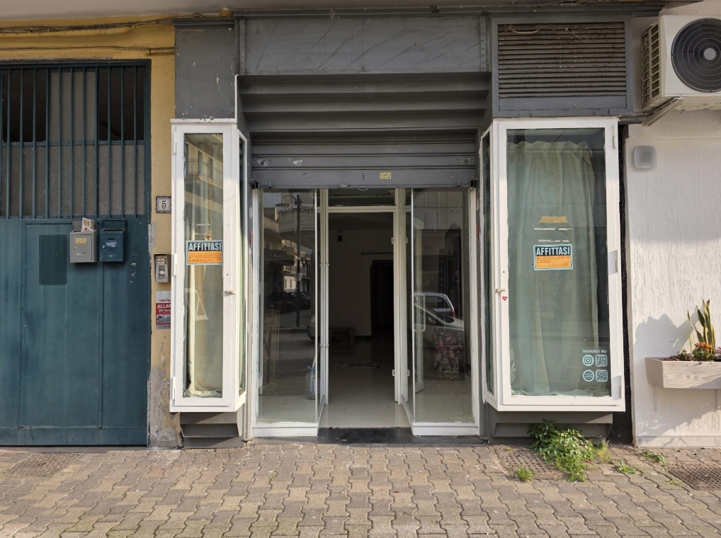 Negozio in affitto a Volla