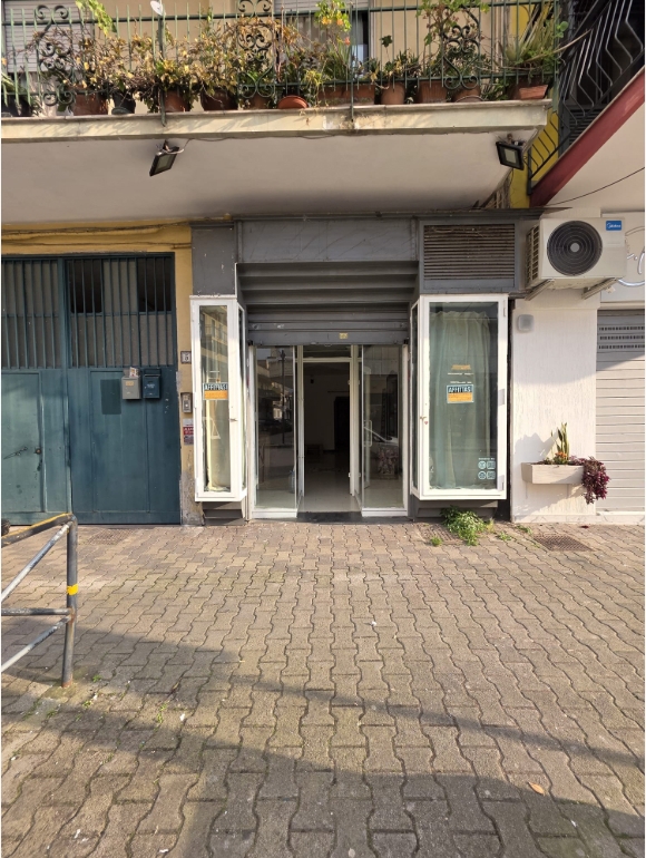 Negozio in affitto a Volla