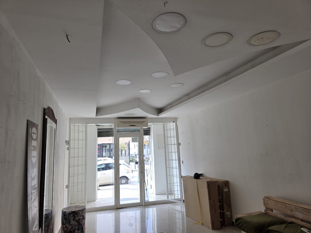 Negozio in affitto a Volla