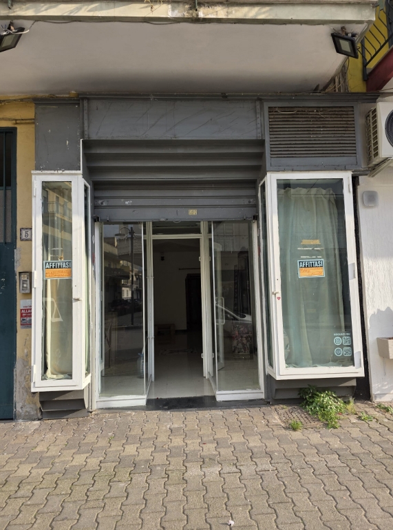 Negozio in affitto a Volla