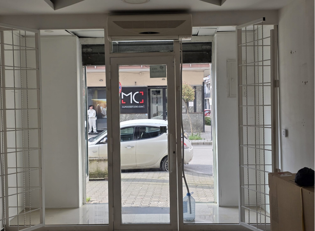 Negozio in affitto a Volla