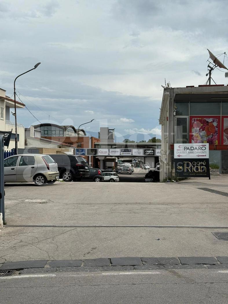 Attivit� commerciale in vendita a Sant'Anastasia