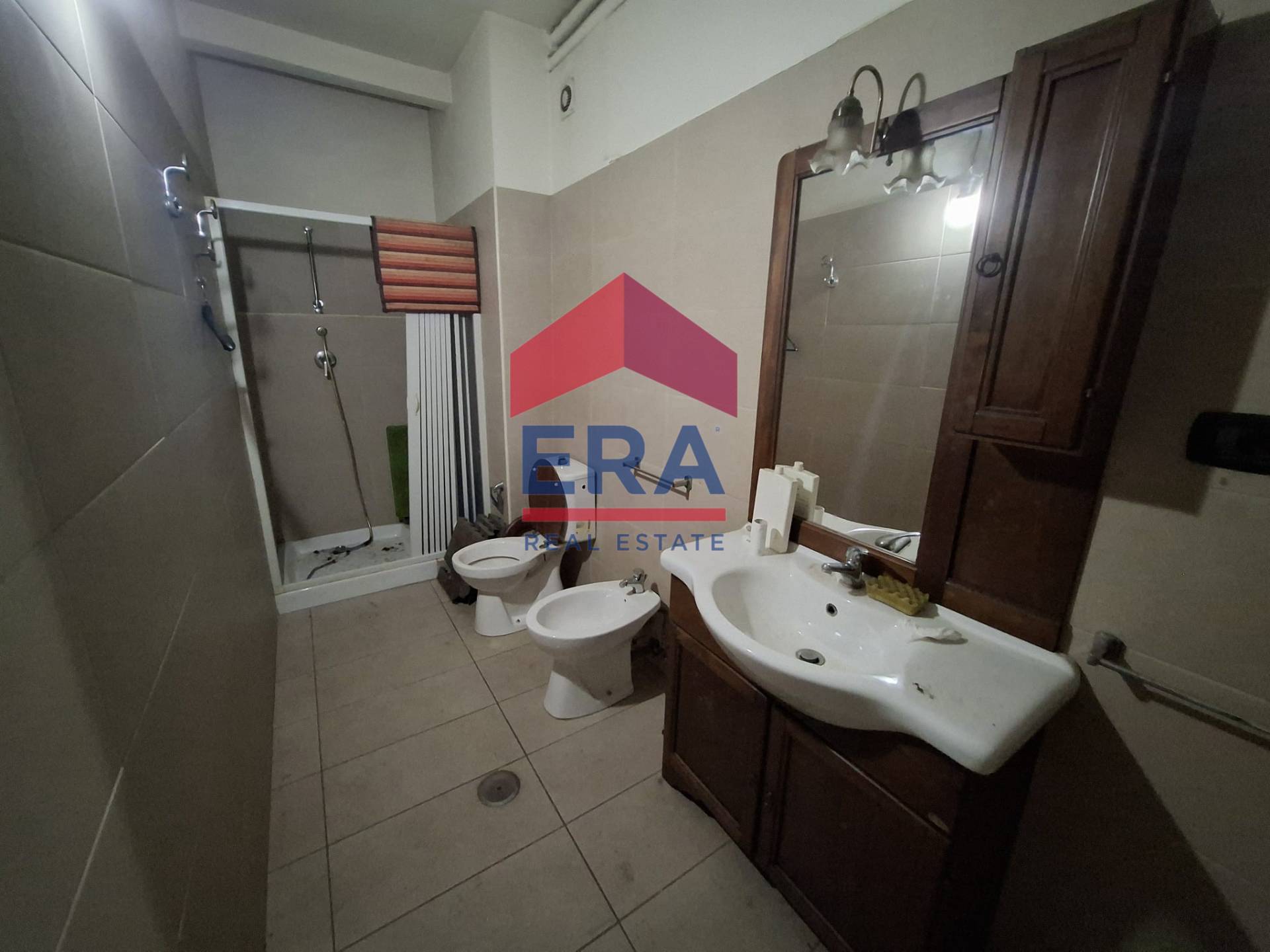 Locale Commerciale in vendita a Roma, Colli Albani