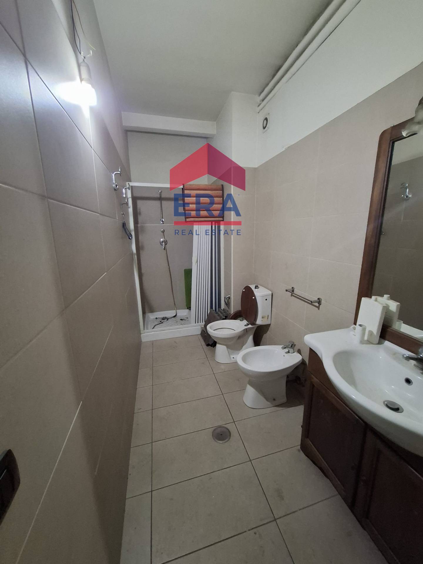 Locale Commerciale in vendita a Roma, Colli Albani