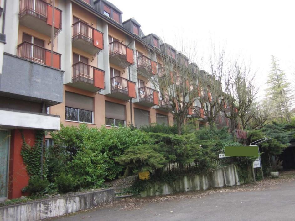 Locale commerciale in vendita a Godiasco