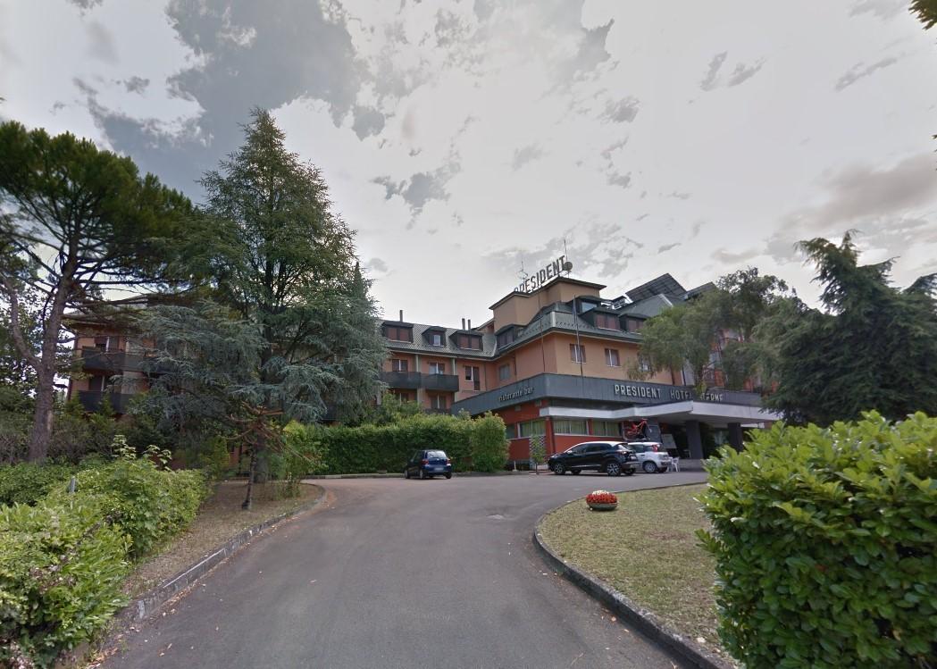 Locale commerciale in vendita a Godiasco