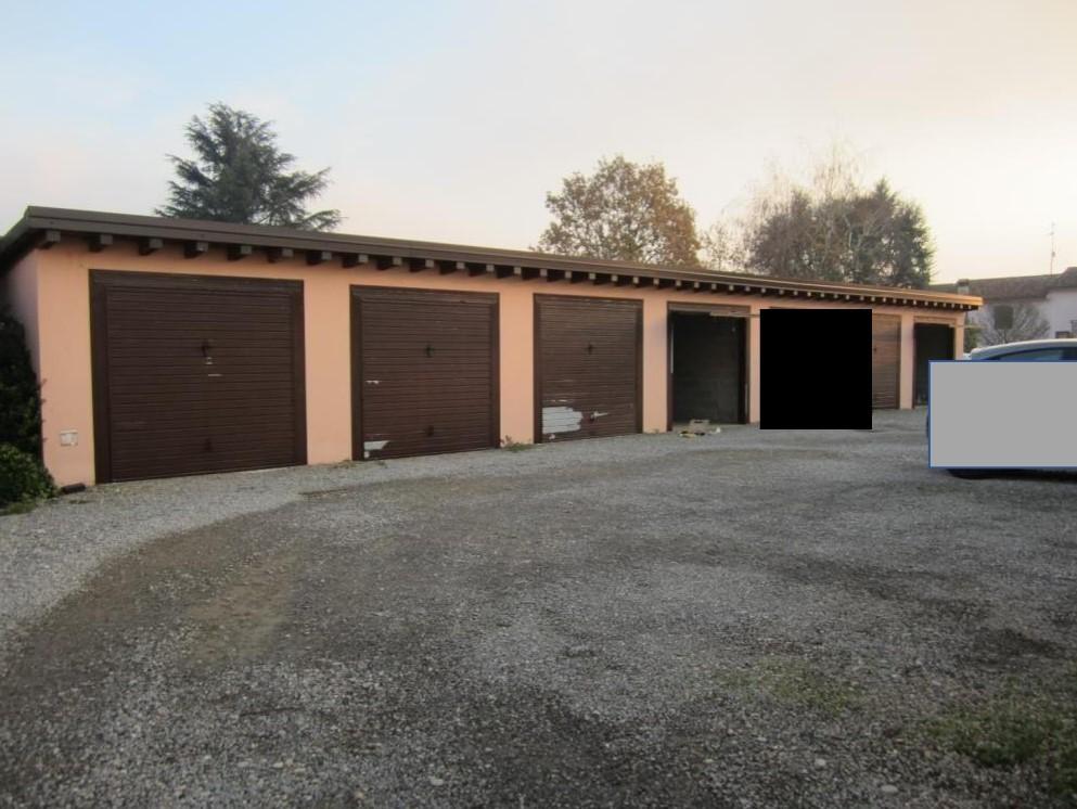 Box/Garage 12mq in vendita a Linarolo