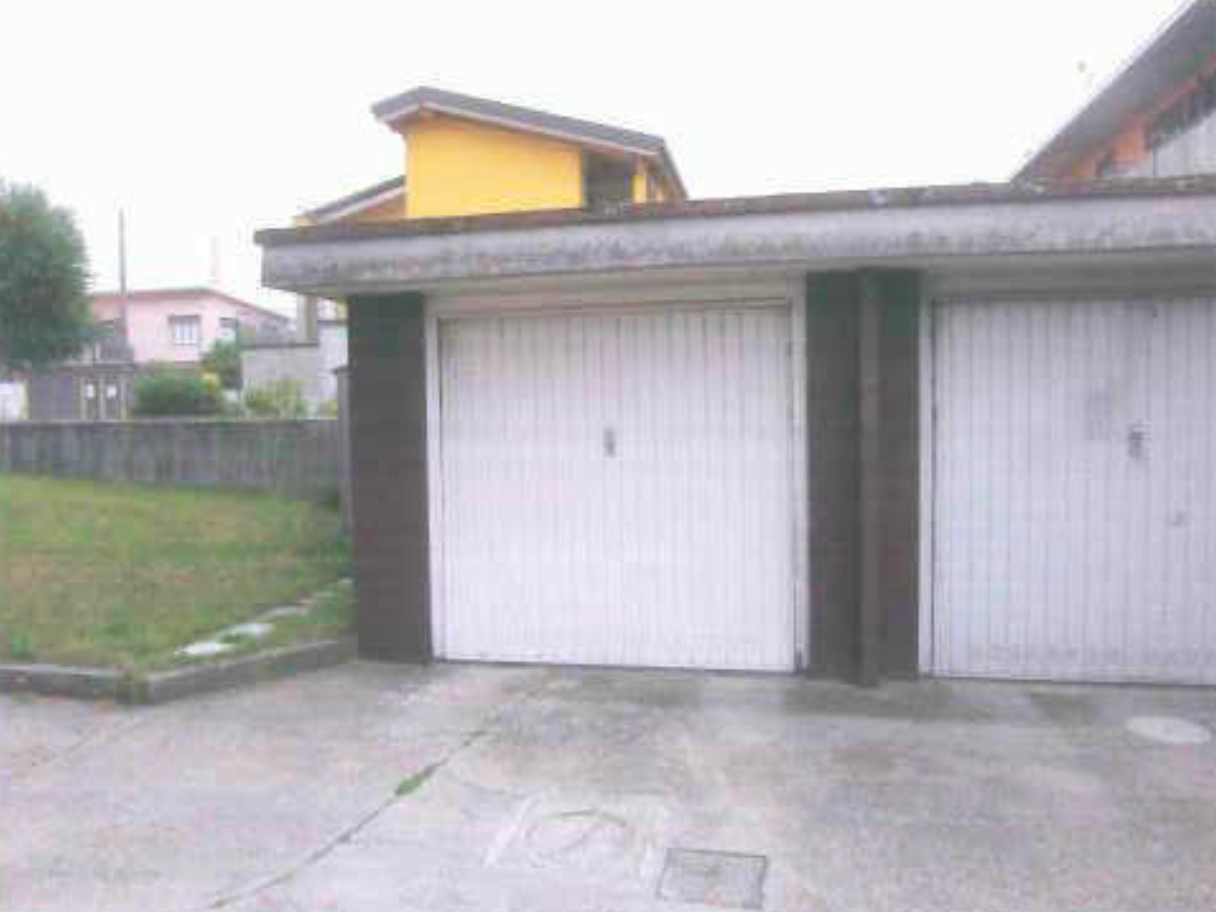 Box/Garage 14mq in vendita a Turbigo