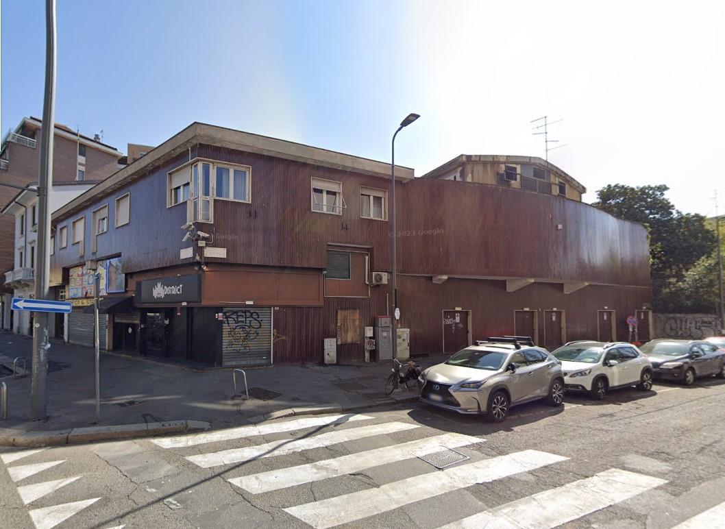 Negozio da ristrutturare a Milano