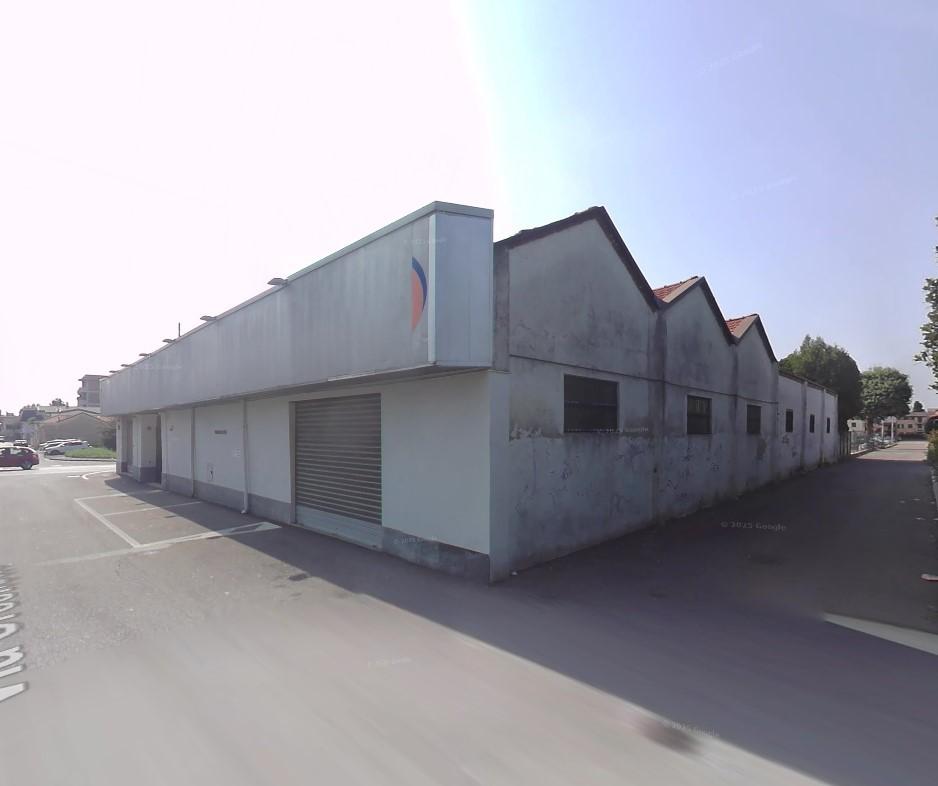 Locale commerciale in vendita a Seregno