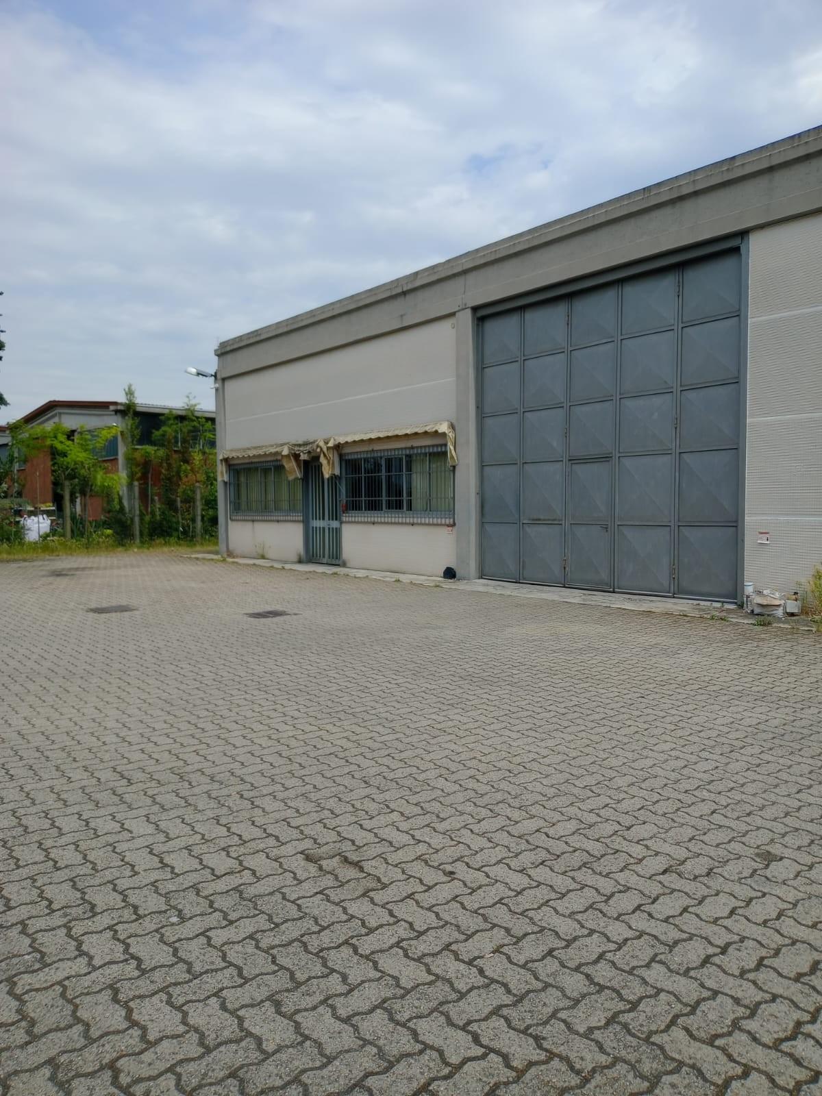 Capannone in vendita a Cura Carpignano