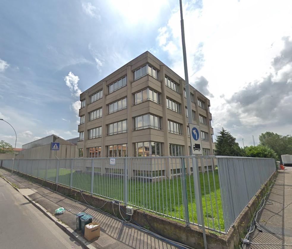 Capannone in vendita a Lacchiarella