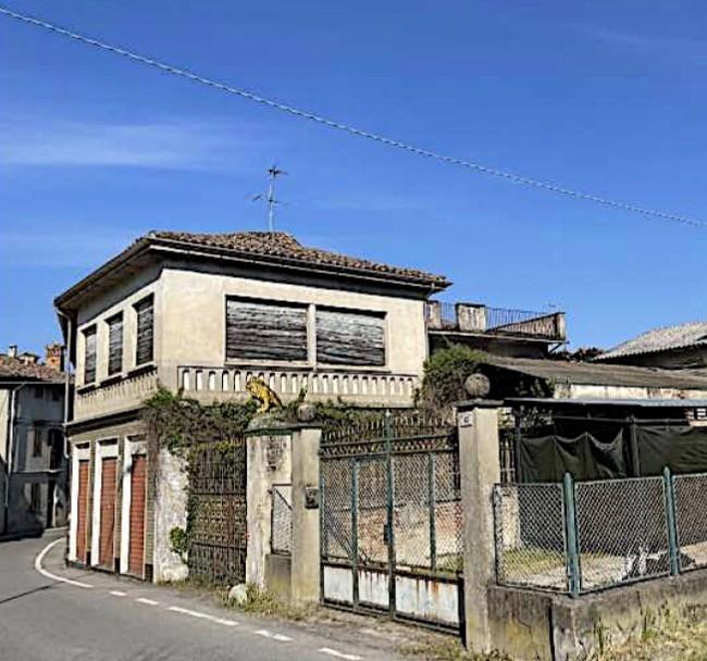 Casa indipendente da ristrutturare a Santa Giuletta