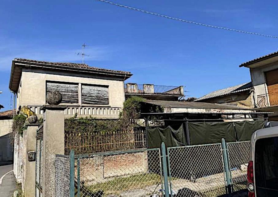 Casa indipendente da ristrutturare a Santa Giuletta