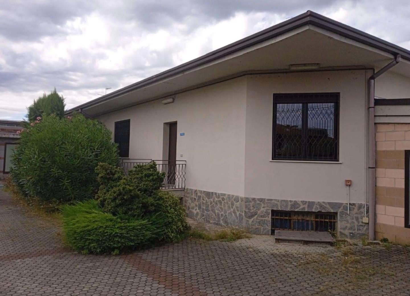 Capannone in vendita a Castano Primo