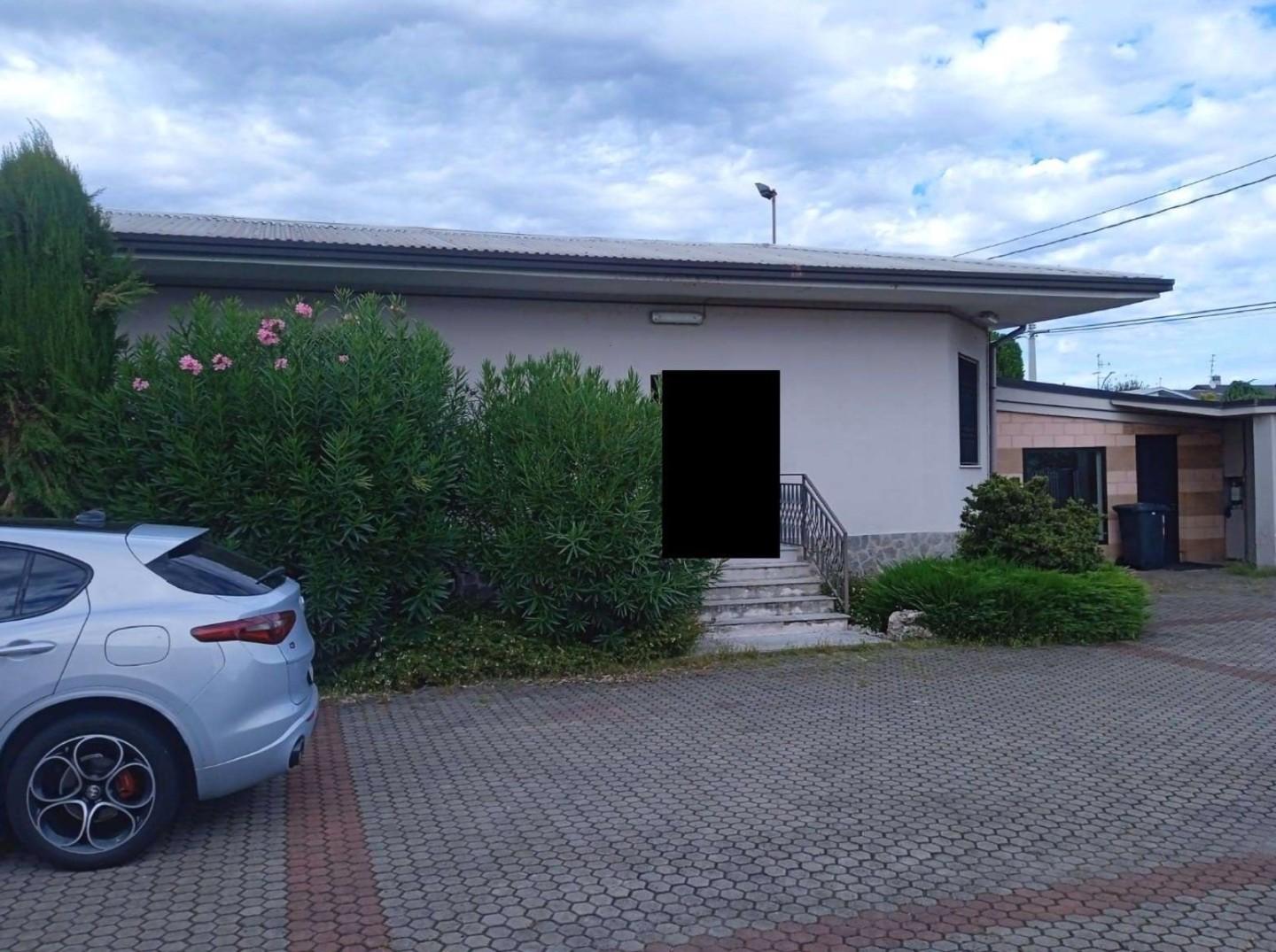 Capannone in vendita a Castano Primo