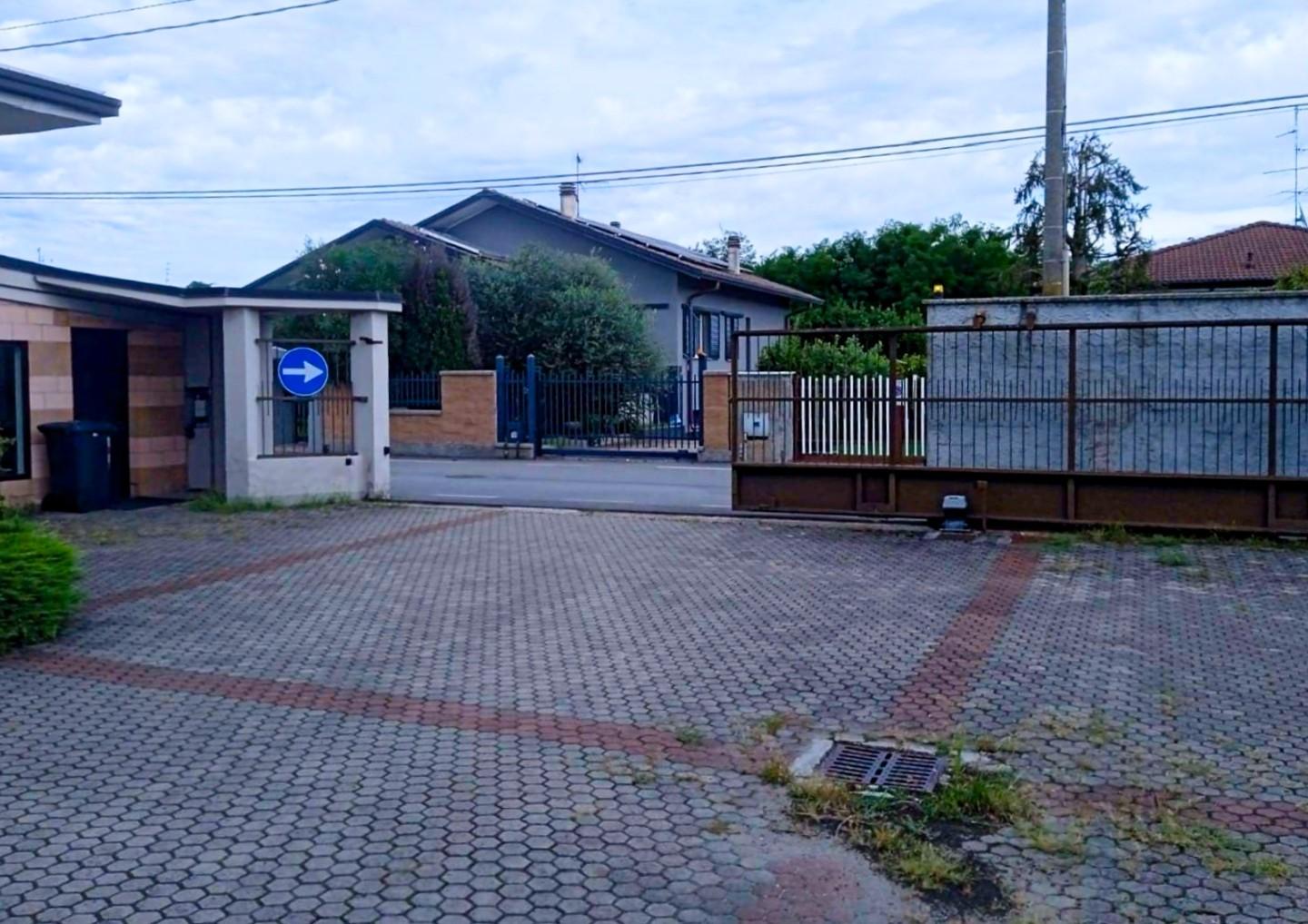 Capannone in vendita a Castano Primo