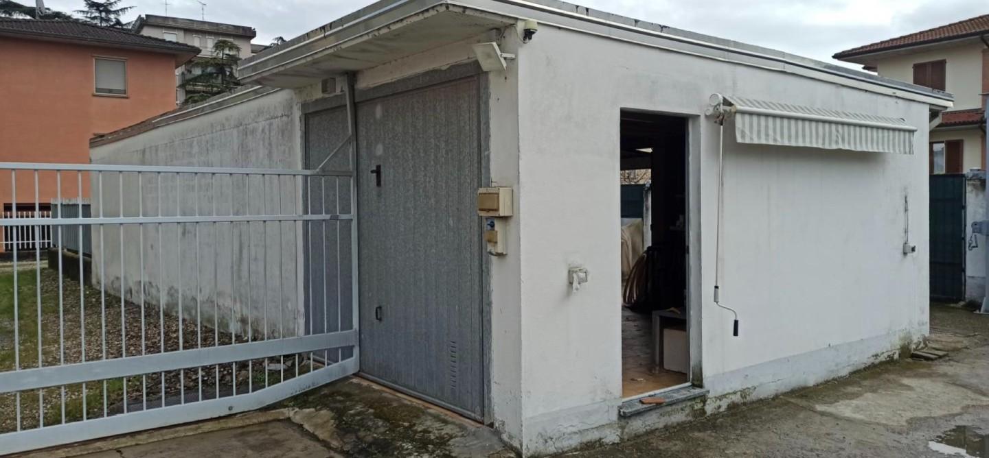 Box/Garage 61mq in vendita a Voghera