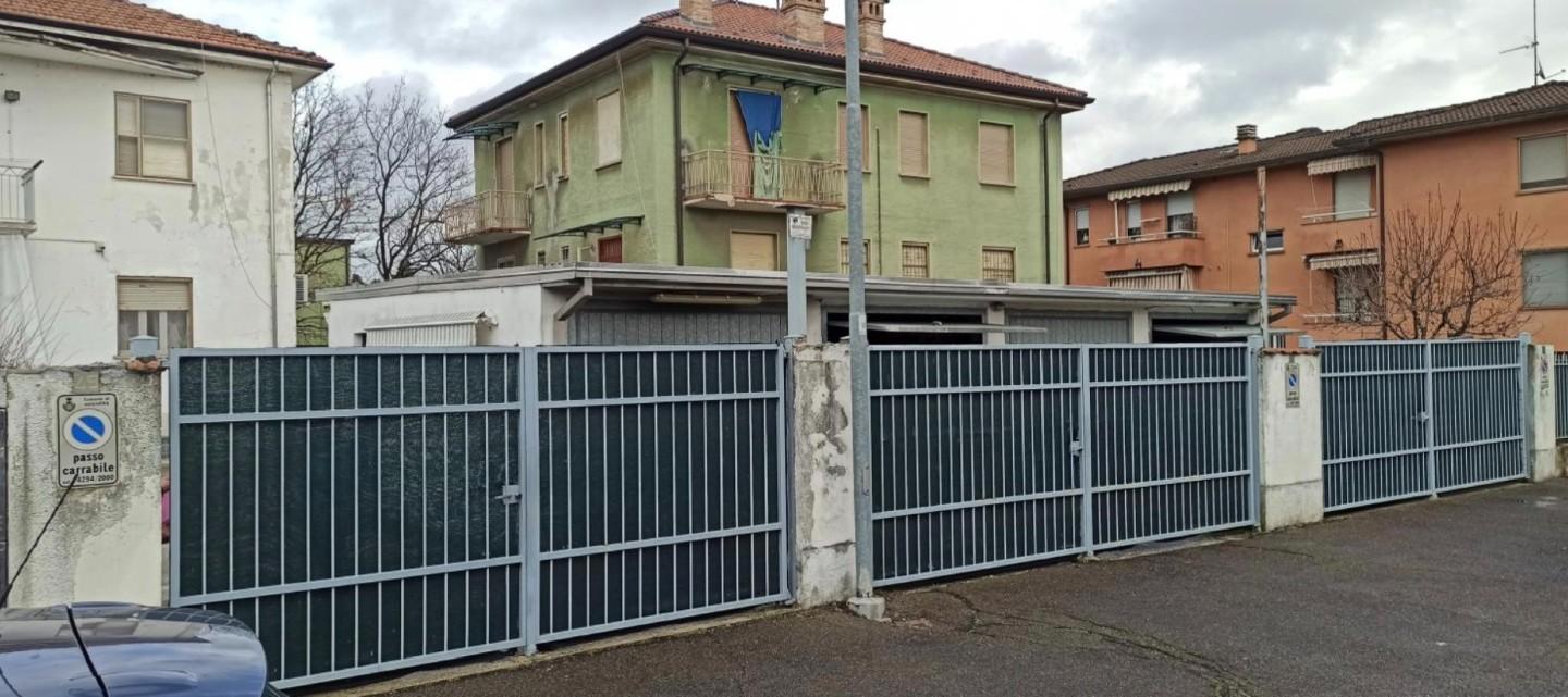 Box/Garage 61mq in vendita a Voghera