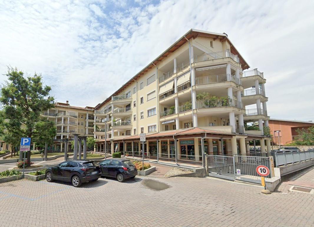 Negozio in vendita a Senago