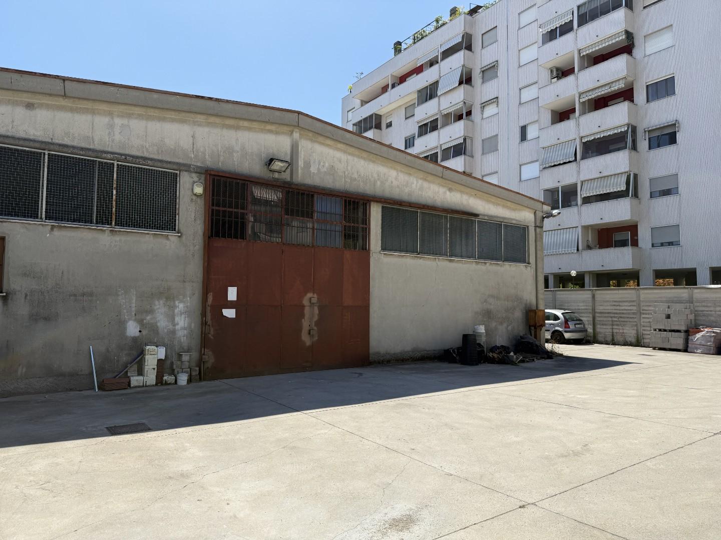 Capannone da ristrutturare a Pieve Emanuele