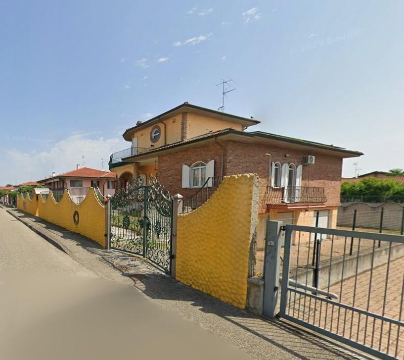 Villa in vendita a Sommo