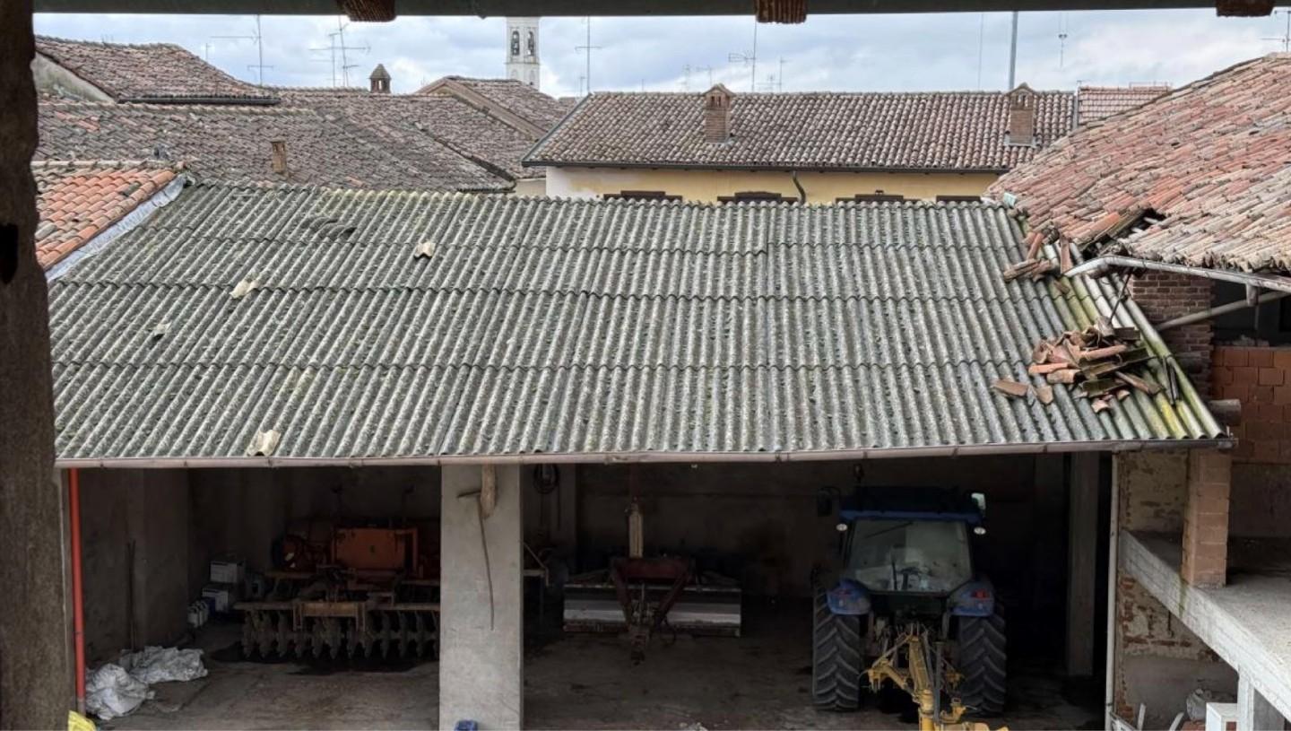 Box/Garage 110mq in vendita a Gambol�