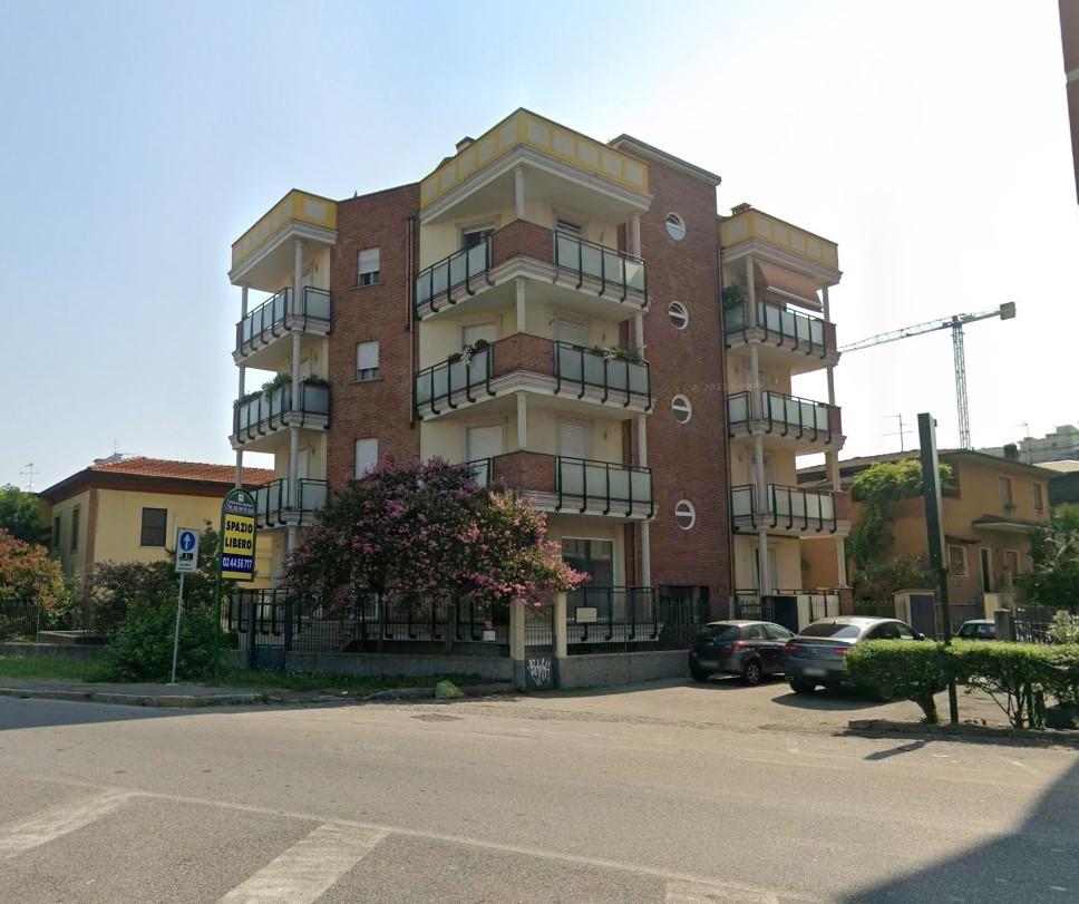 Box/Garage 15mq in vendita a Trezzano sul Naviglio