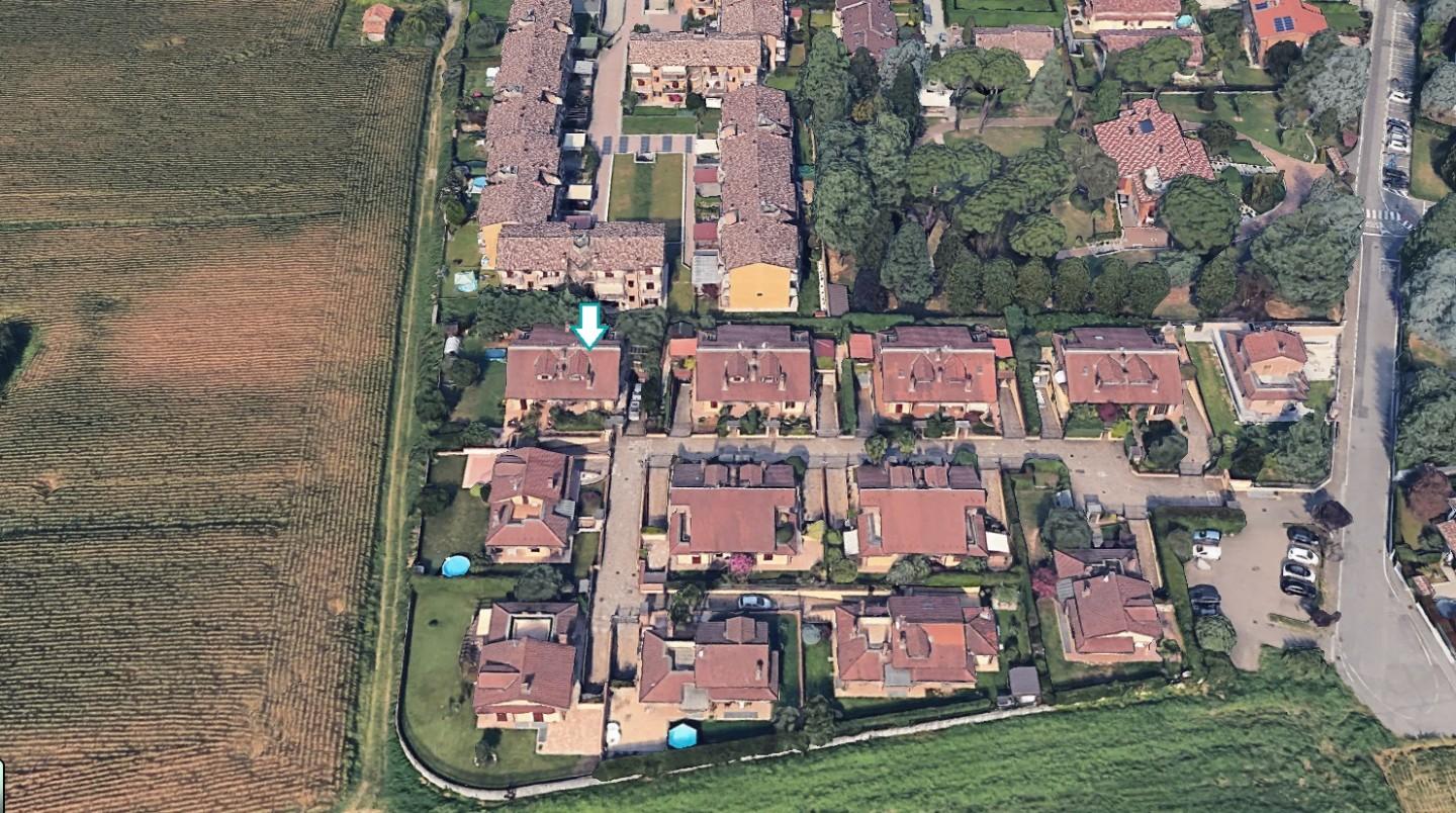 Villa Bifamiliare da ristrutturare a Roncello