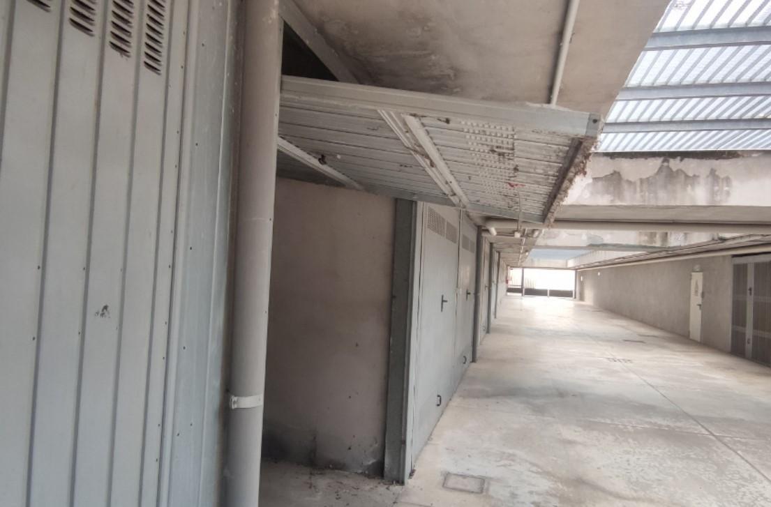 Box/Garage 16mq in vendita a Garbagnate Milanese