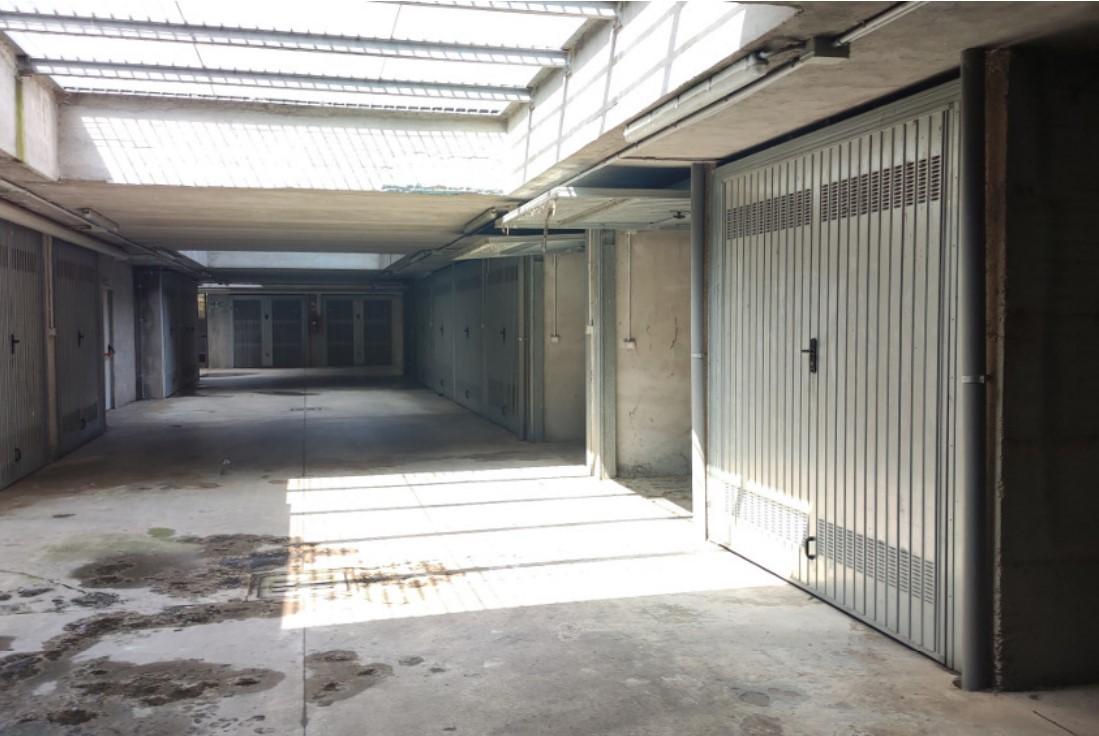 Box/Garage 25mq in vendita a Garbagnate Milanese