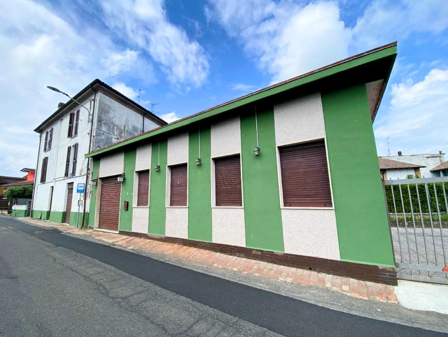 Locale commerciale in vendita a Voghera