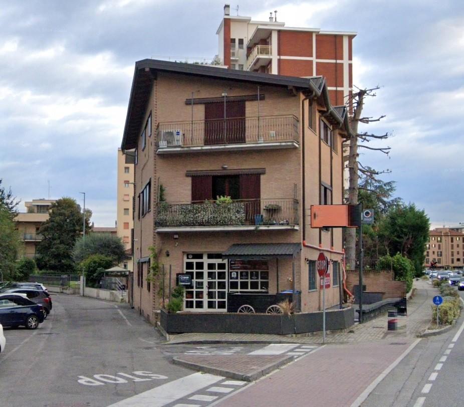Locale commerciale in vendita a Vedano al Lambro