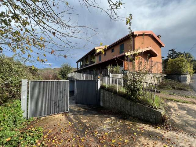 Appartamento in vendita a Momperone