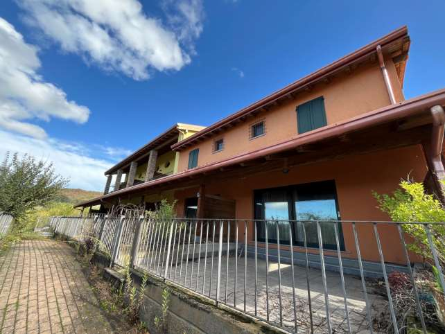 Appartamento in vendita a Momperone