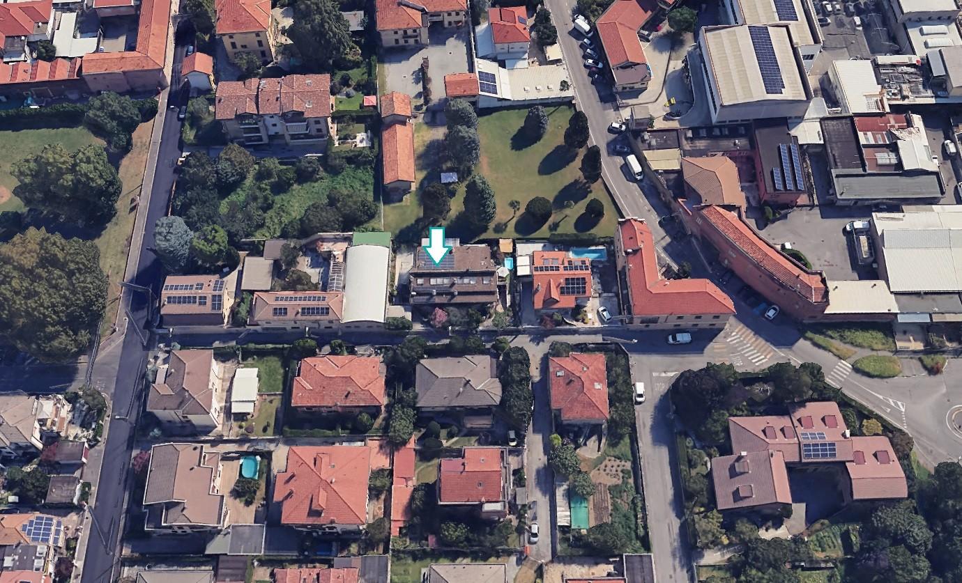 Villa Bifamiliare con giardino a Paderno Dugnano