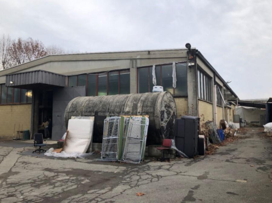 Capannone in vendita a Senago