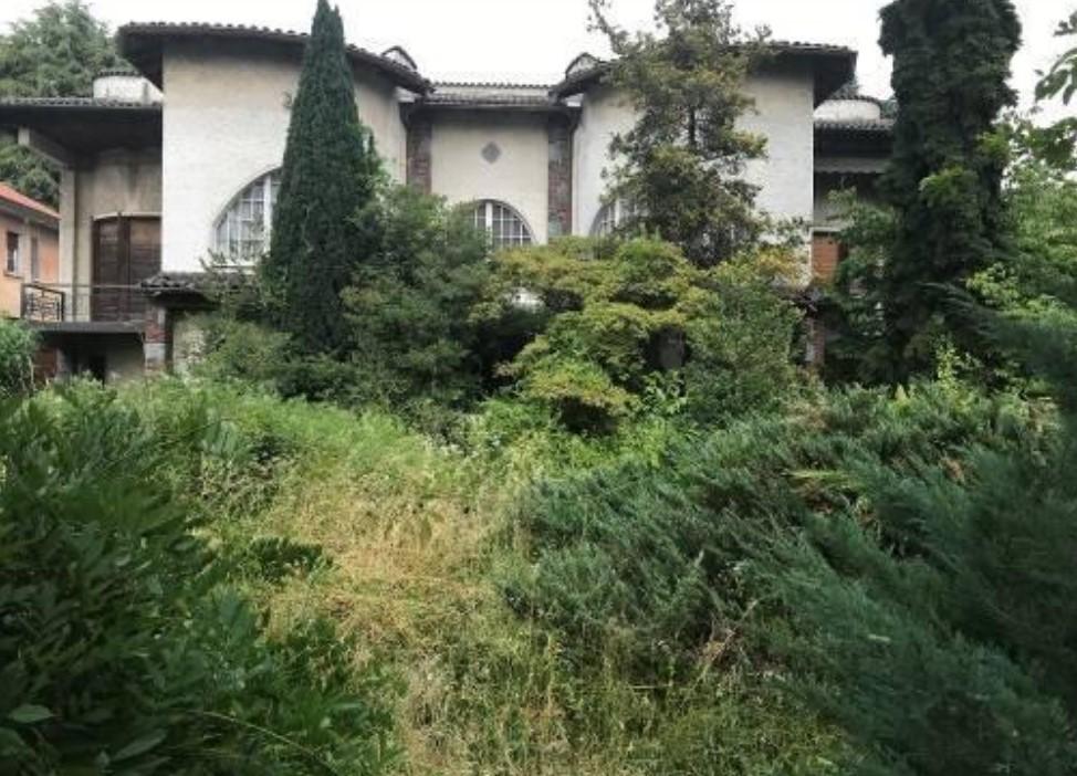 Laboratorio da ristrutturare a Robecchetto con Induno