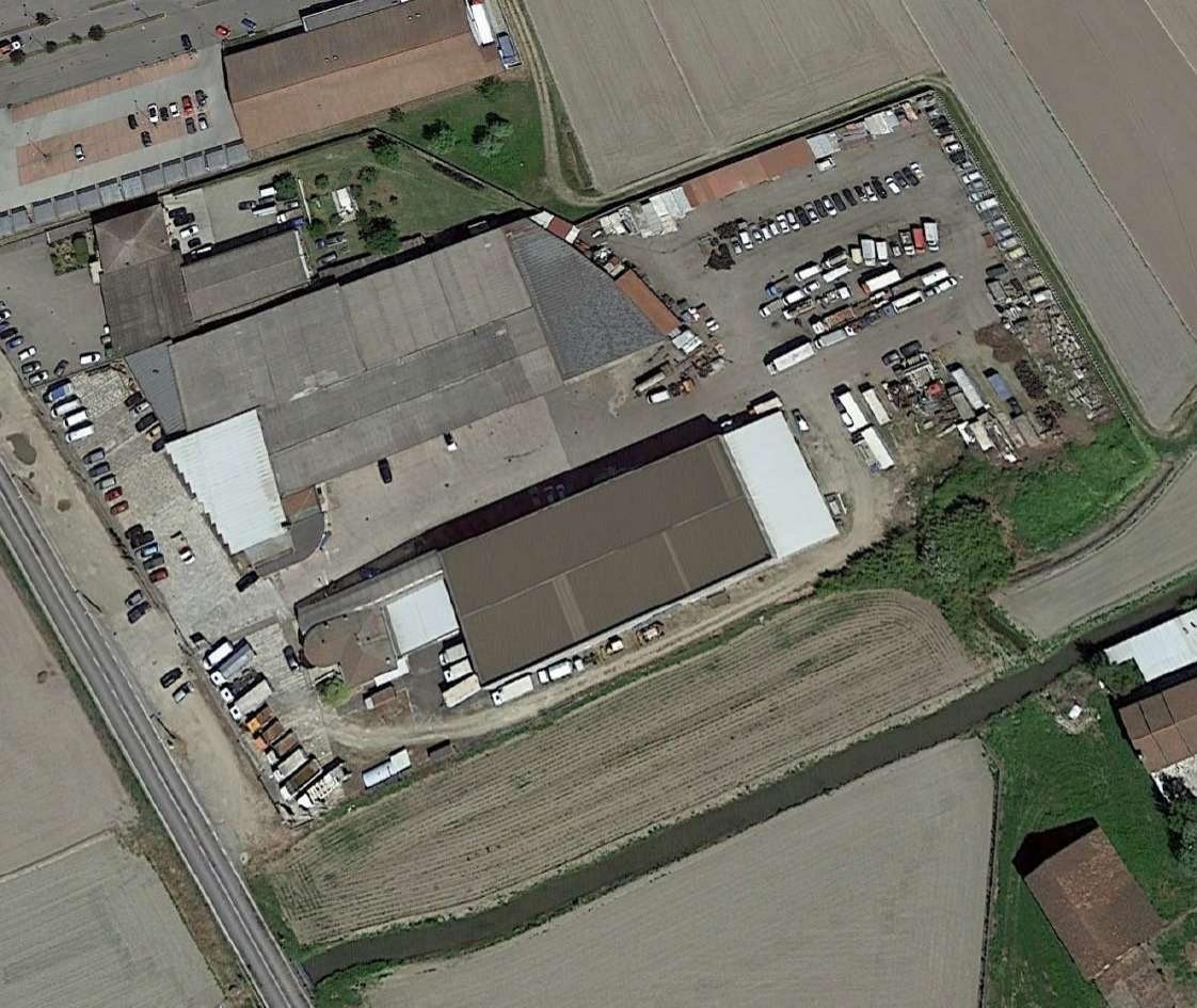 Capannone in vendita a Robbio