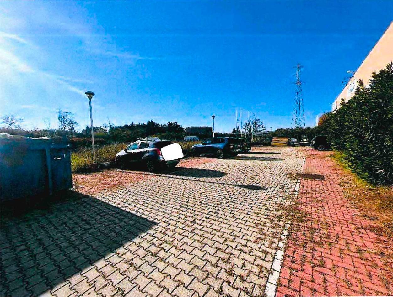 Capannone in vendita a Arese