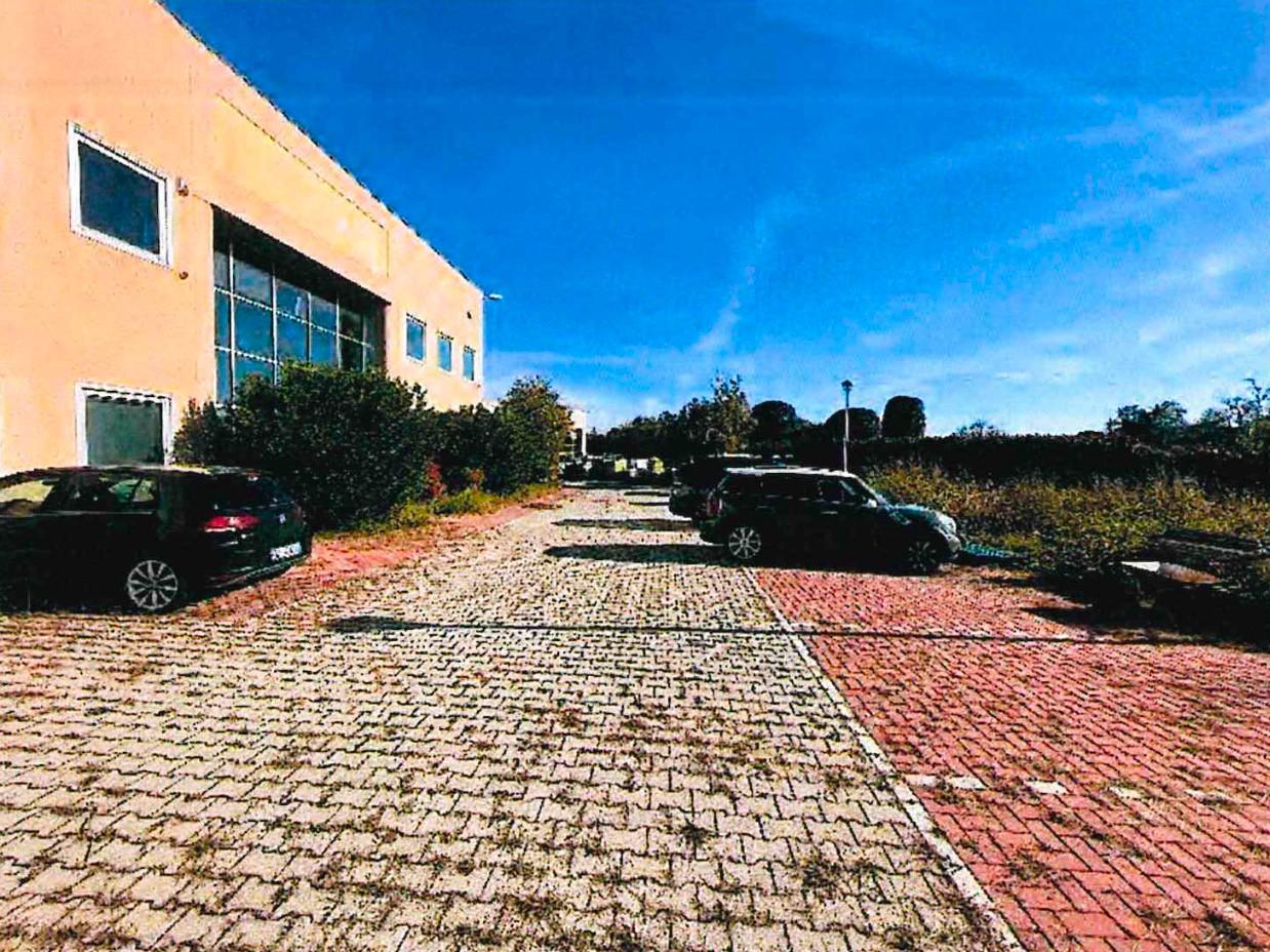 Capannone in vendita a Arese