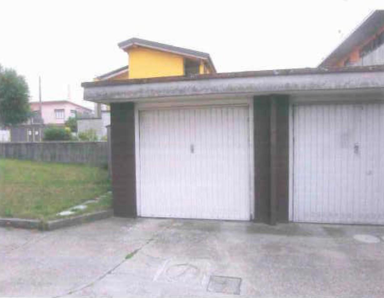 Box/Garage 14mq in vendita a Turbigo