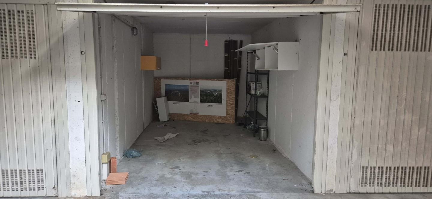 Box/Garage 15mq in vendita a Lesmo