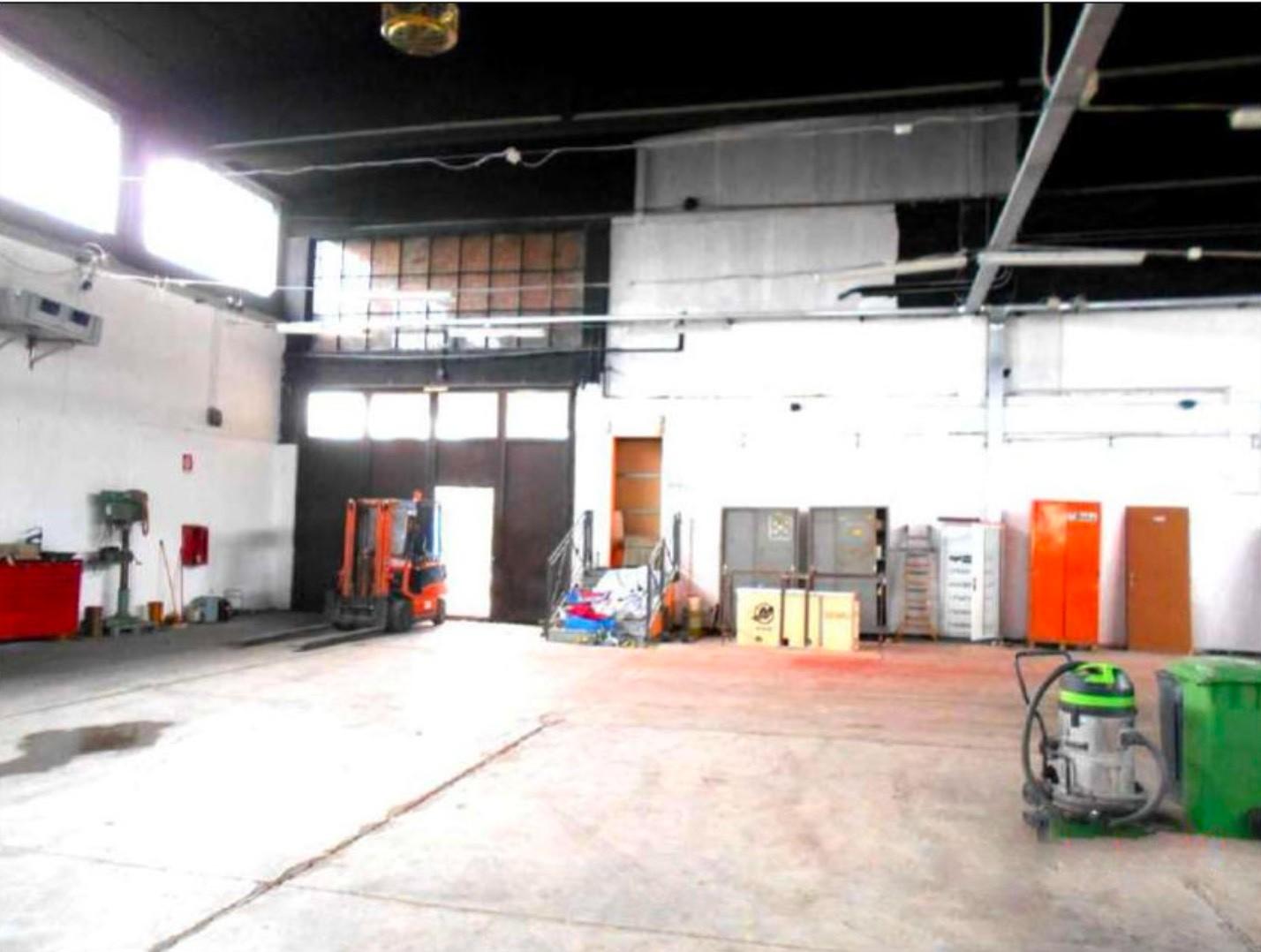 Capannone in vendita a Casteggio