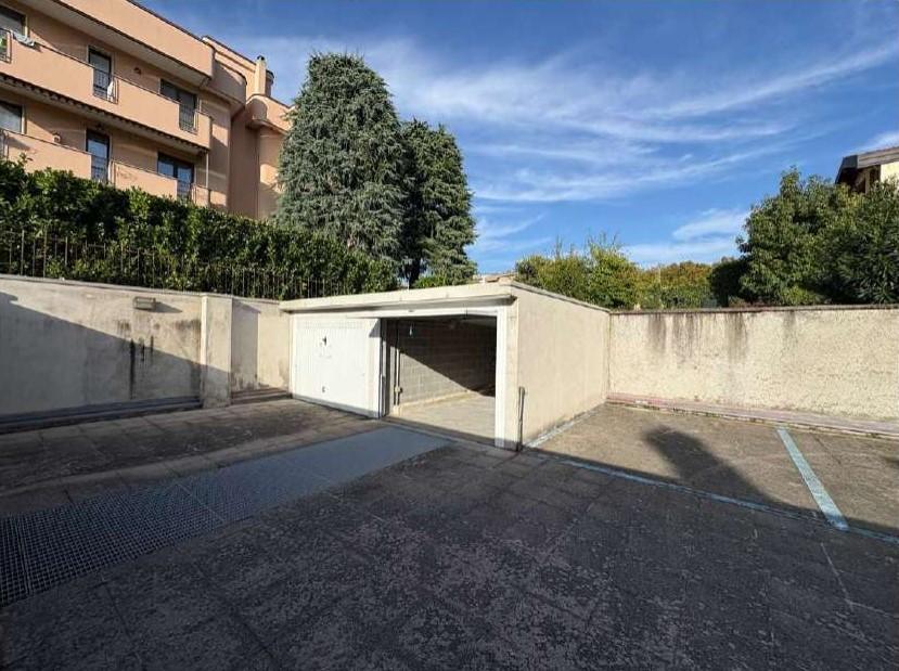 Box/Garage 17mq in vendita a Muggi�