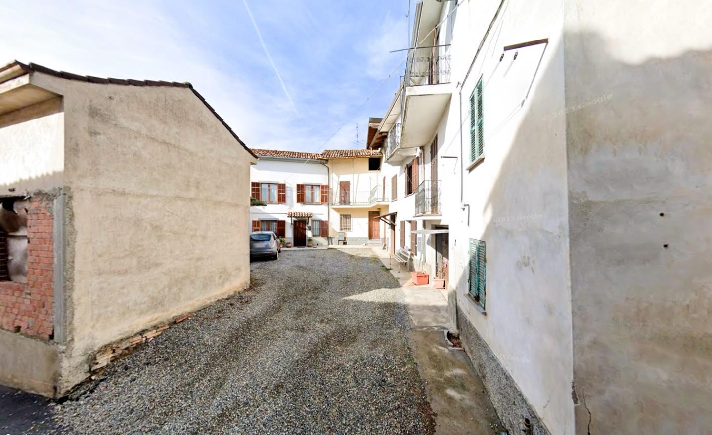 Casa indipendente con terrazzo a Alice Bel Colle