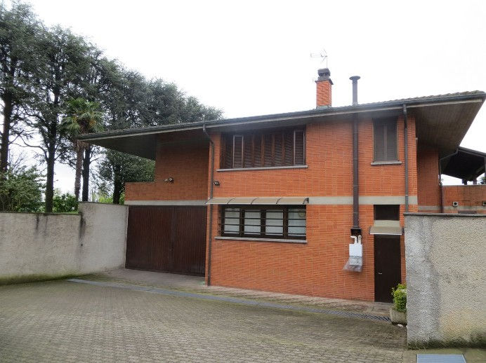 Villa in vendita a Ozzero