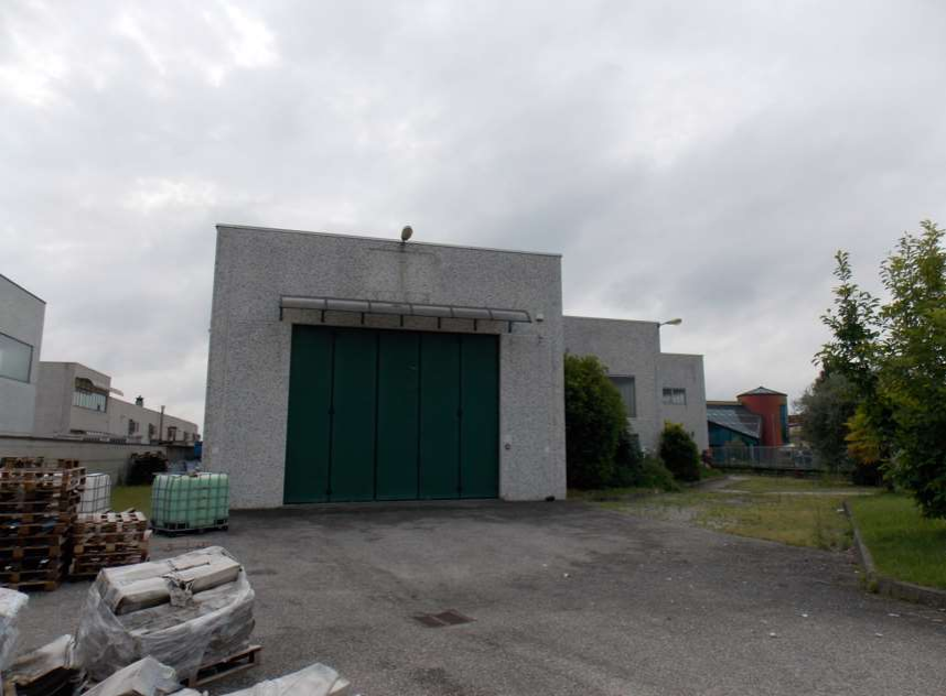 Capannone in vendita a Cavenago d'Adda