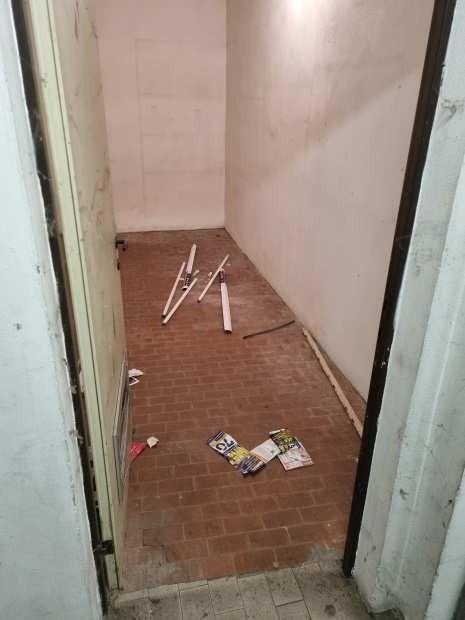 Box/Garage 1200mq in vendita a Milano